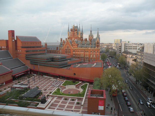 vue sur la gare Saint-Pancras et la British Library